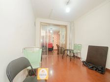 控江四村1楼带院子,南北通户型,看房方便,业主诚心。