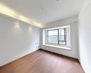 业主急卖 价格可到 全新精装 从未入住 诚心出售