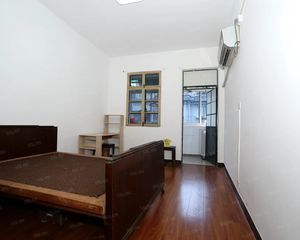 十三湾巷南北通透采光好领包入住