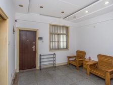 医院旁解放路中等楼层在售 有钥匙房东诚心出售