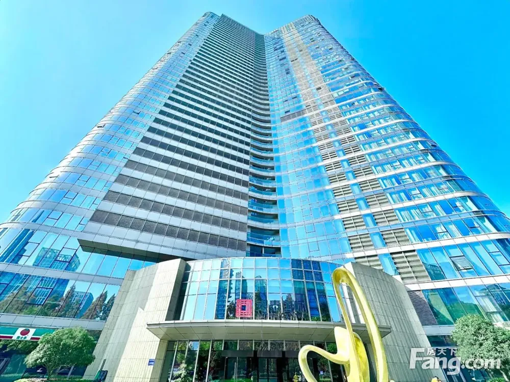 银泰国际一线正江景 精装带家具出租 高区采光视野很好