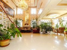 王府园中园4室2厅精装修