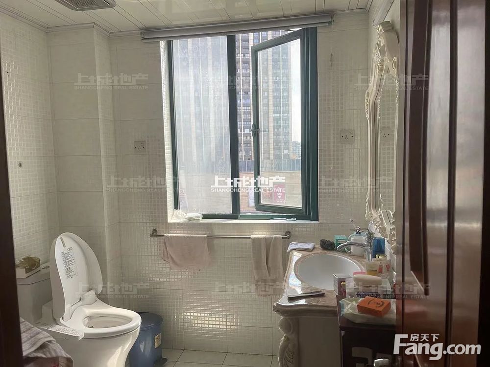 河景花园4室2厅2卫 正南 精装修 楼层好