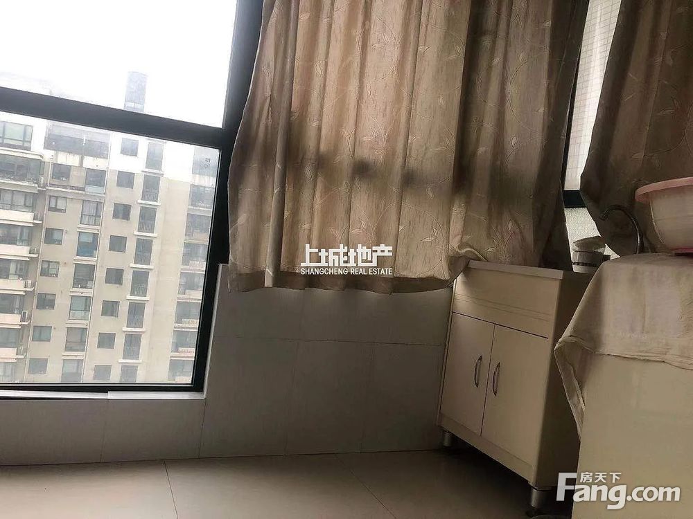 河景花园4室1厅2卫 南北通透 精装修 楼层好