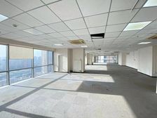 望京悠乐汇 落地窗户型方正 正对电梯 三套打通 朝南向