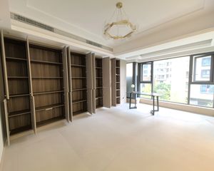 海顿公馆3室2厅1卫南朝向295.0万元/套出售