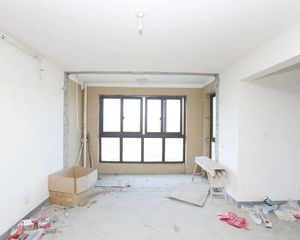 万泰城章有车位 生活配套全 西边套 纯毛坯 中上楼层采光好