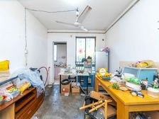 不靠轻轨,位置好视野采光好,业主诚意出售,看房方便,带大露台