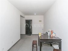 中间楼层 花园位置 停车方便 车位充足 前无遮挡