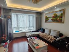 银亿上上城精装三房,房东自住,装修保养好,期待有缘客户。