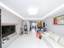 南北通透的4房户型,采光通风很好,安静位置,洋房小高层