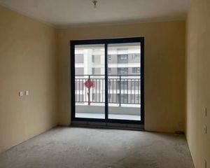 开元大道旁,绿都凤启开元现房三室毛胚,均价8300