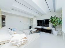 次新商品,电梯高层,精装两年,全屋中/央空调加新风,价可聊。