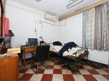 王城公园附近,行署路中间楼层两居室,可以看房