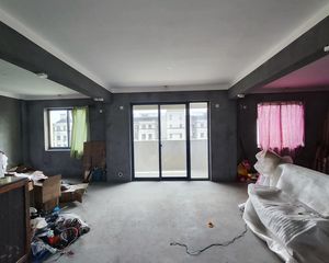 上施家园3室2厅2卫南朝向139.0万元/套出售