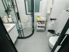 莘庄口,捡彡屚三房,送产权车位 ,急售,看房有钥匙!