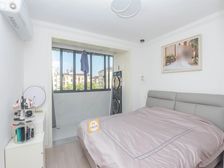 婚房精装修、一梯两户两房朝南、位置安静、出门方便、