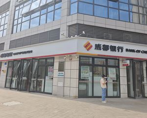 十字路口转角铺,年收23万,成都银行承租,租约8年,产权清晰