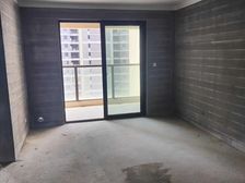 中旅城三期118平4房东首 位置很好不靠高架 诚售有钥匙