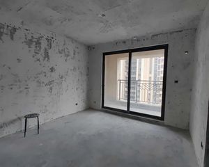 中海寰宇天下3室2厅1卫南朝向275.0万元/套出售