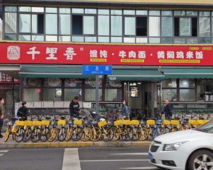三甲医院门口,年收15万,千里香快餐承租,可按揭,无抵押。