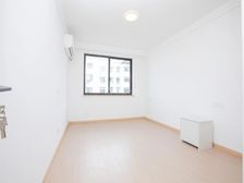 电梯使用中,双南二房带拐角阳台,全明户型,全新装修