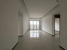 正南龙光玖誉湾4室2厅精装修