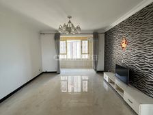 南北通透 金屋秦皇半岛一区 满两年 3室 160万 看房方便