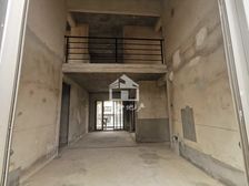 万达茂6房2厅毛坯300万
