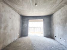兴洛湖公园 中间楼层 全新毛坯,满两,看房方便