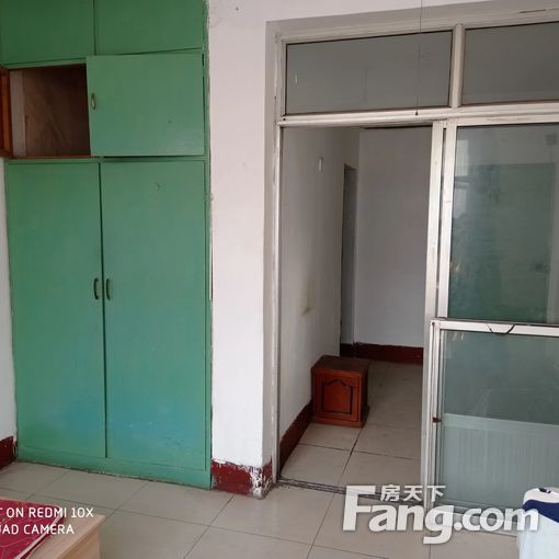 芙蓉水巷子小区五楼 2室1厅50平米 中等装修 押一付三