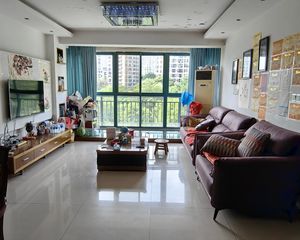 金湾华庭3室2厅2卫南朝向320.0万元/套出售