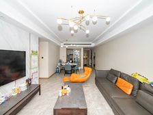 低楼层 3楼 欢迎预约看房 璞樾门第 4室2厅 精装修