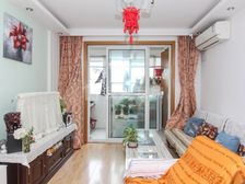 房东置换诚意售,看中价好谈,电梯高层采光刺眼,视野开阔