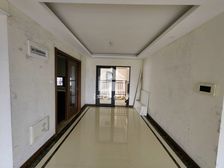 万科金域蓝湾 4房2厅208万