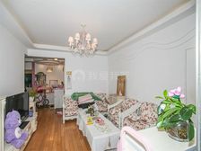 一楼带超大花园,中间位置采光好三开间朝南户型南北通透带花园