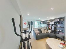 高区景观房 婚房装修保养的很好 三个间朝南 房东诚意出售