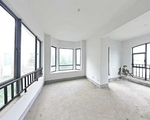 (店长推荐)东湖观邸双拼别墅,东边套,位置中庭安静,全新毛坯