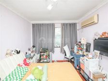 塘桥滨江一线 江边酔近的养老院 客厅方正 南北通风