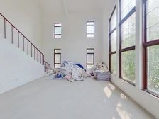 钥匙房,邻水系观景独栋别墅,前二后三户型.视野开阔.楼距大。