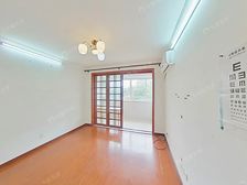 电梯已安装使用,小区花园位置,南边正对河流,一梯两户