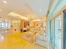 正看小区花园+湖景 看中可以沟通 房龄新,诚售4房