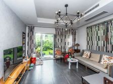 联排边套带花园 可以停三辆车 价格可谈大!