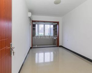 大悦城对面 南北通透两房 采光视野好