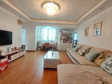 南北通透前面无挡 交通方便,出门就是主干道,多条公交路线和高