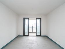 中间楼层 17楼 欢迎预约看房 璞樾门第 3室2厅 毛坯