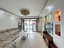 高铁旁,天虹超市对面,精装大三房南通透,一梯二户,诚心出售