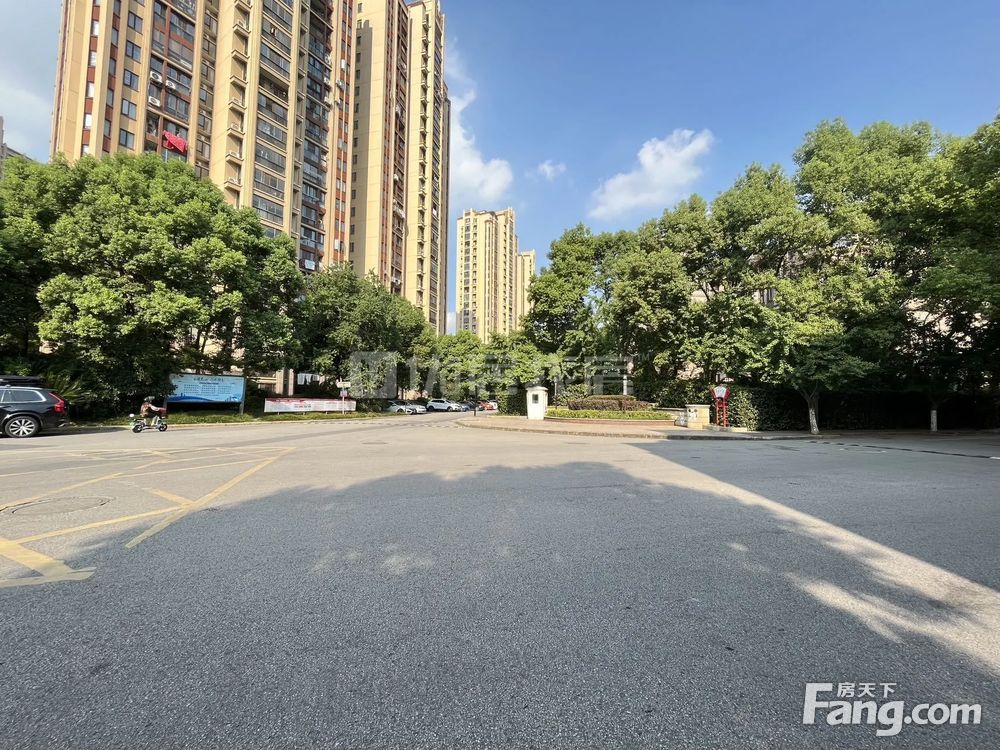 世茂东壹号 南北通透 电梯房 诚心出售 价格可议