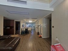 入住一年左右 自带100多平的院子 别墅级别的享受