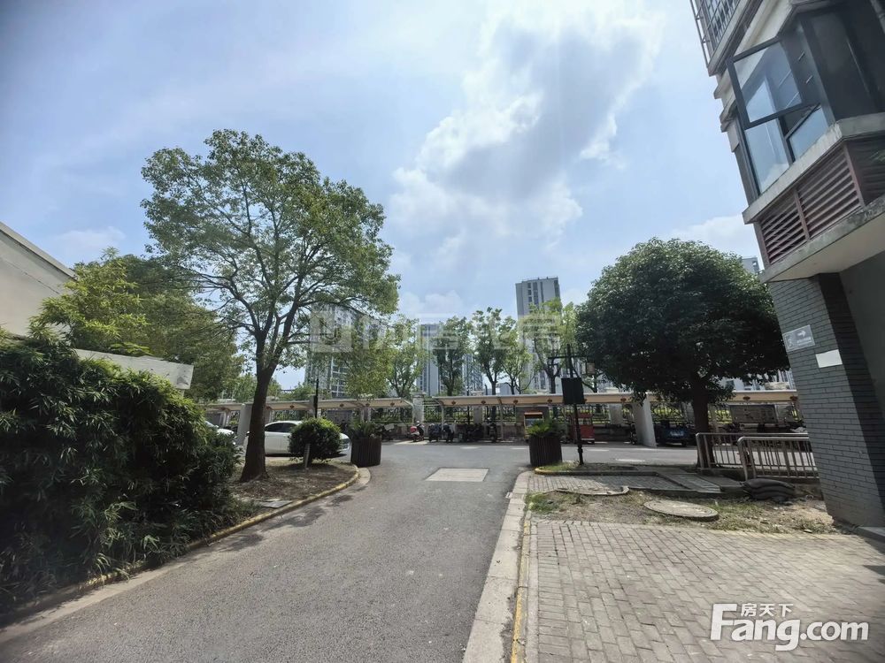 南北通透 毛坯 电梯房 临湖景苑 3室 诚心出售 价格可议
